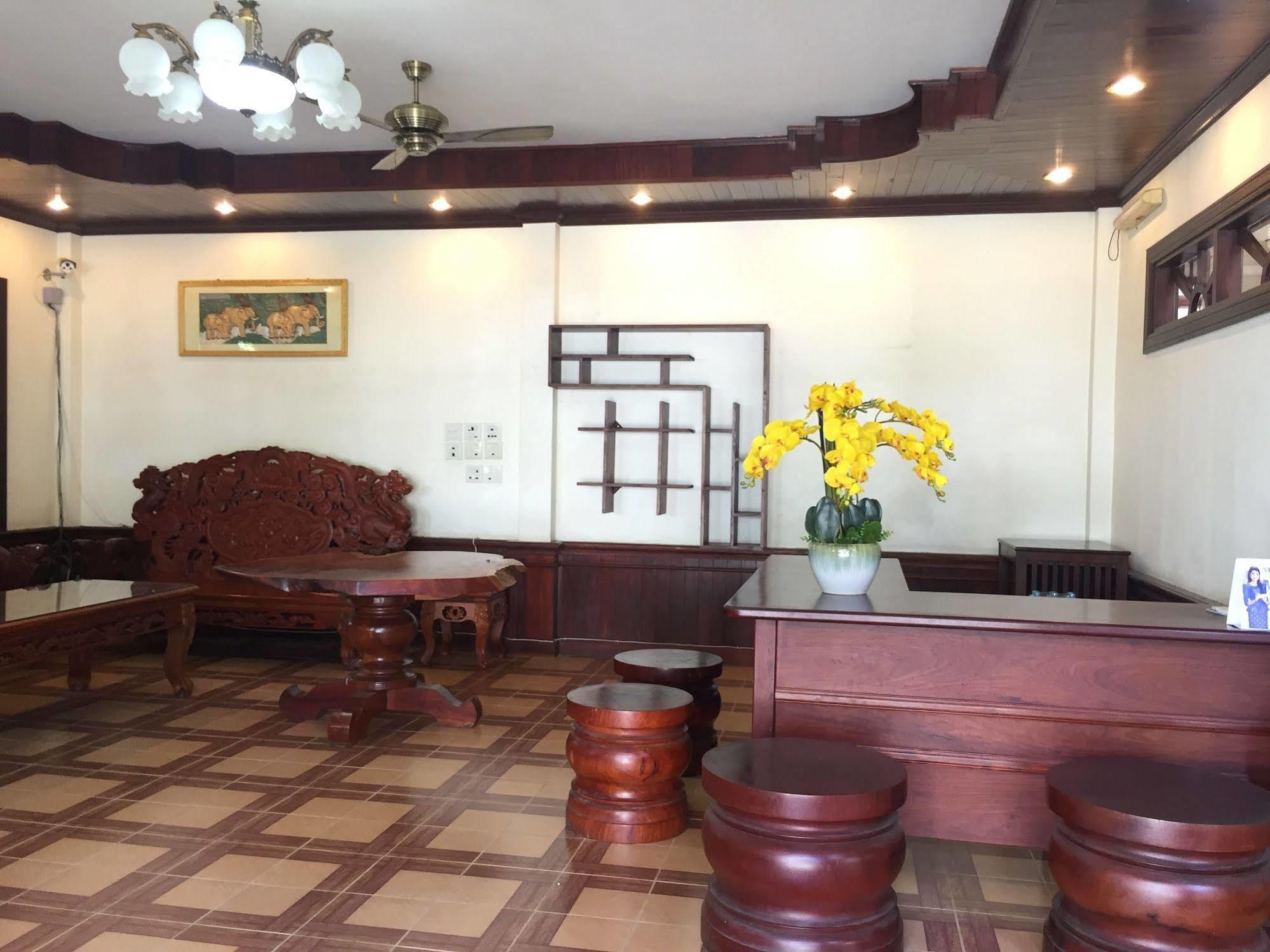 Luang Prabang Maison Vongprachan & Travel Otel Dış mekan fotoğraf